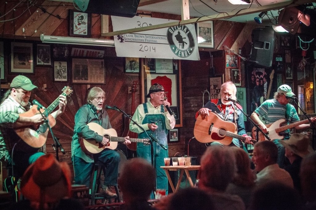 Descriptive alt text